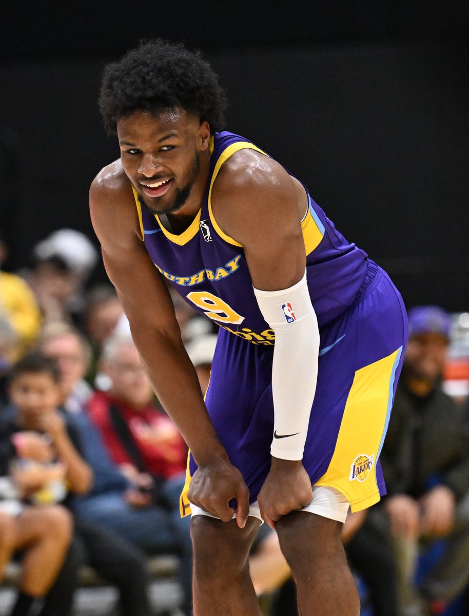BRONNY JAMES TONIGHT 🔥🔥🔥

30 PTS
13-23 FG
3 3PM
3 REB
2 AST

First G League road game for the South Bay Lakers