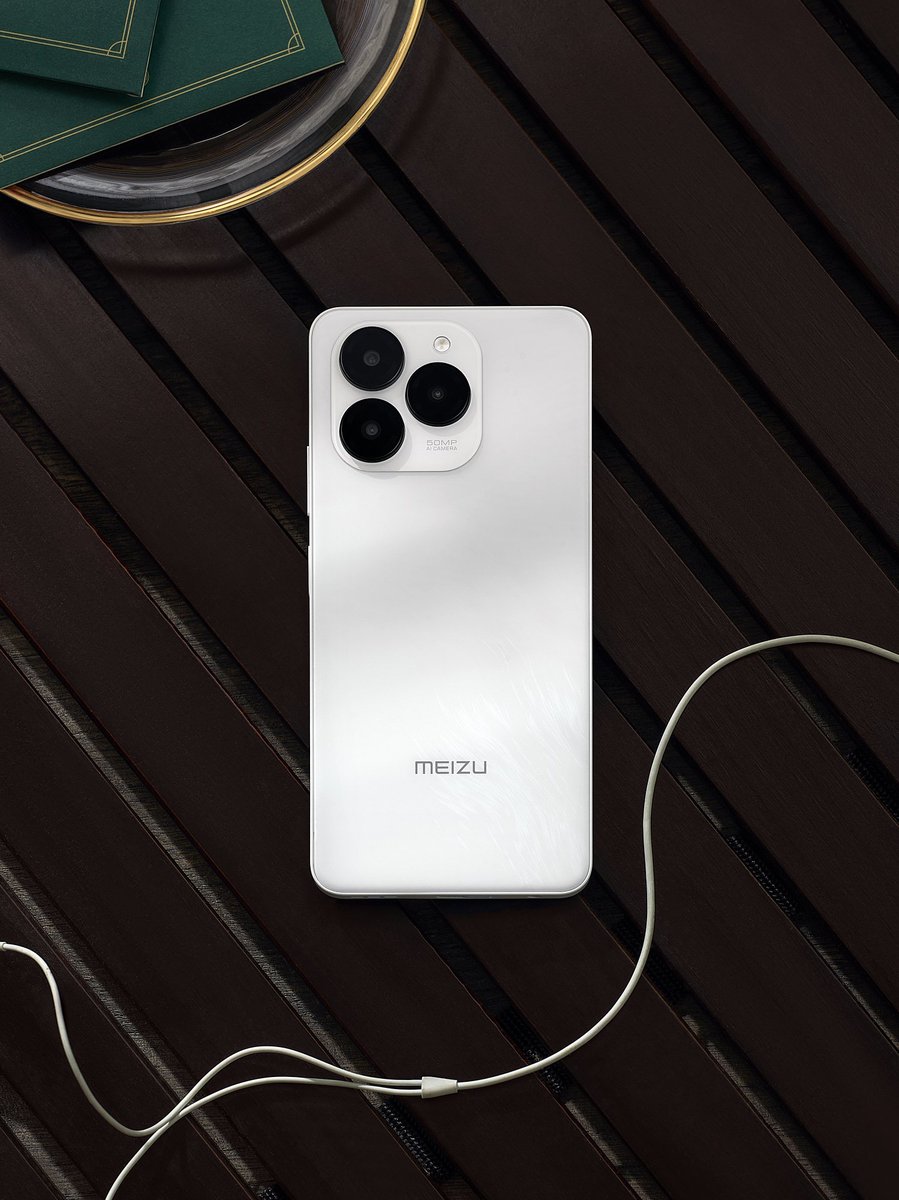 MEIZU's tweet photo. Chic, sleek, and undeniably MEIZU. Let your phone reflect your refined taste. Whatโs your dream lifestyle with MEIZU?
#Meizu #DreamSmart #note21 #note21pro #InnovationForYou #MEIZULifestyle #DesignMeetsPerformance #MEIZUStyle #LiveWithMEIZU https://t.co/5i1aEyFclF