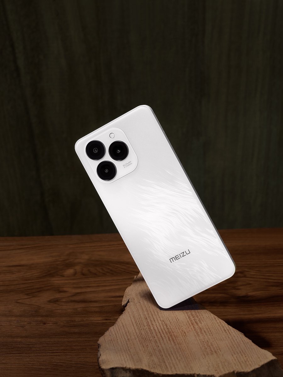 MEIZU's tweet photo. Chic, sleek, and undeniably MEIZU. Let your phone reflect your refined taste. Whatโs your dream lifestyle with MEIZU?
#Meizu #DreamSmart #note21 #note21pro #InnovationForYou #MEIZULifestyle #DesignMeetsPerformance #MEIZUStyle #LiveWithMEIZU https://t.co/5i1aEyFclF