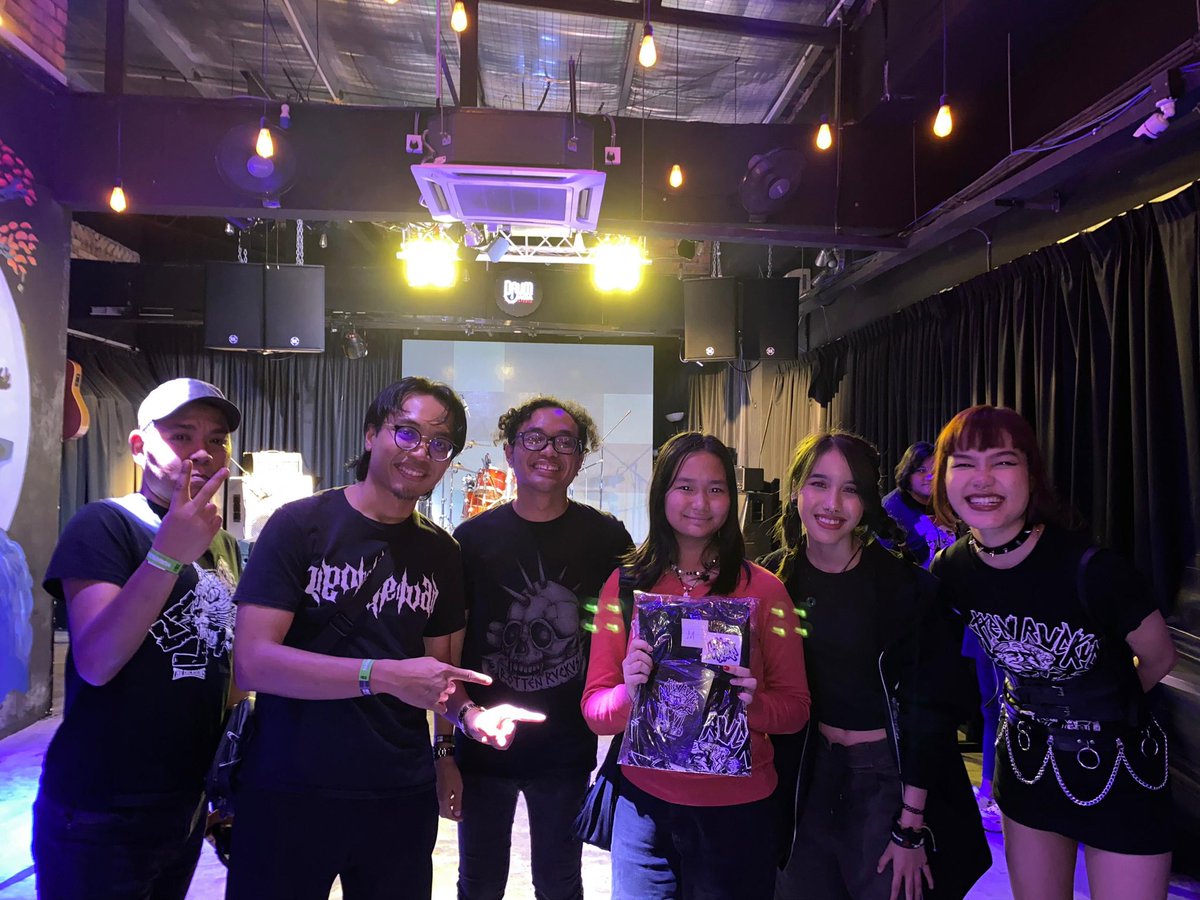 RottenRuckus's tweet photo. What a way to end 2024!!! We had so much fun meeting and hanging out with some old and new friends. Thank you so much Zaki for inviting us and congratulations on your Nuisance Drilled new EP. 

Thank you everyone! You're amazing. you know who you're!

#rottenruckus #azabenapcemar https://t.co/rlDcUWtIRR