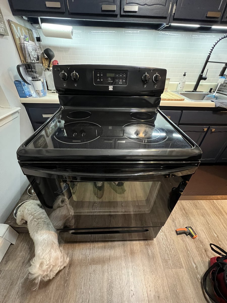 SengixTeam's tweet photo. Kenmore Electric Range Troubles? ⚡

If your range isn’t heating, holding temp, or turning on, don’t DIY! 240 volts = serious risks.

Smelling burning wires or tripping breakers? Disconnect it ASAP!

Call SENGIX for fast, safe, and reliable repairs in NY &amp; NJ.
#Sengix https://t.co/oX0xPQy0OH