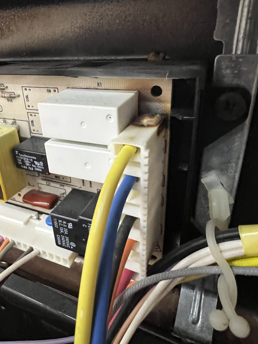 SengixTeam's tweet photo. Kenmore Electric Range Troubles? ⚡

If your range isn’t heating, holding temp, or turning on, don’t DIY! 240 volts = serious risks.

Smelling burning wires or tripping breakers? Disconnect it ASAP!

Call SENGIX for fast, safe, and reliable repairs in NY &amp; NJ.
#Sengix https://t.co/oX0xPQy0OH