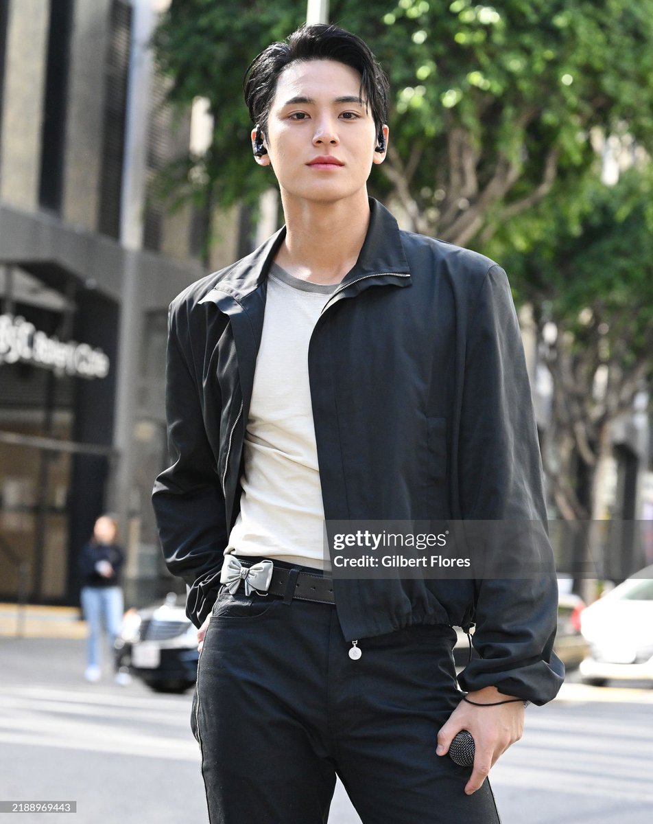 ตัวอย่างของสีดำพาสเทล หล่อเนี้ยบติดโบว์