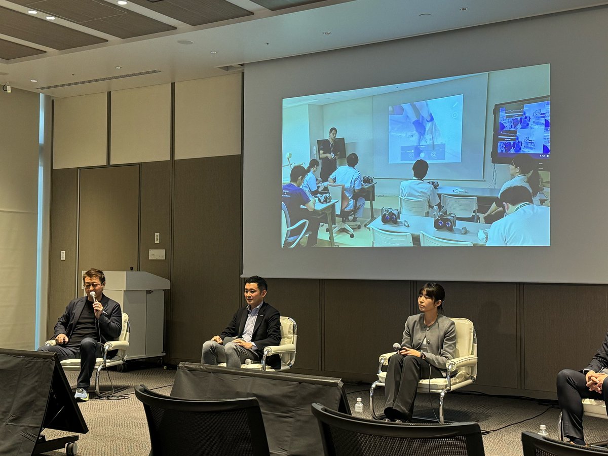 medpeer_post's tweet image. 📢注目セッション 紹介！📢
13:20～ Hall B
『医療メーカー営業の未来を切り拓く！
VRとAIで進化する営業DX
powered by ジョリーグッド』
360°実写VR映像を活用した新営業手法とは？

会場でもVRを体験できるブースが設置されています！
ぜひ体験してみてください😎
#HealthtechSummit