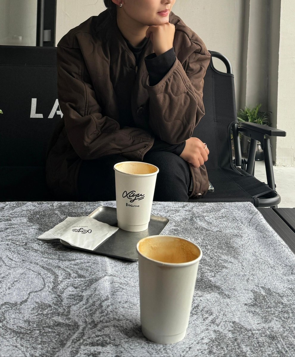 姉と一緒にコーヒーを飲む。