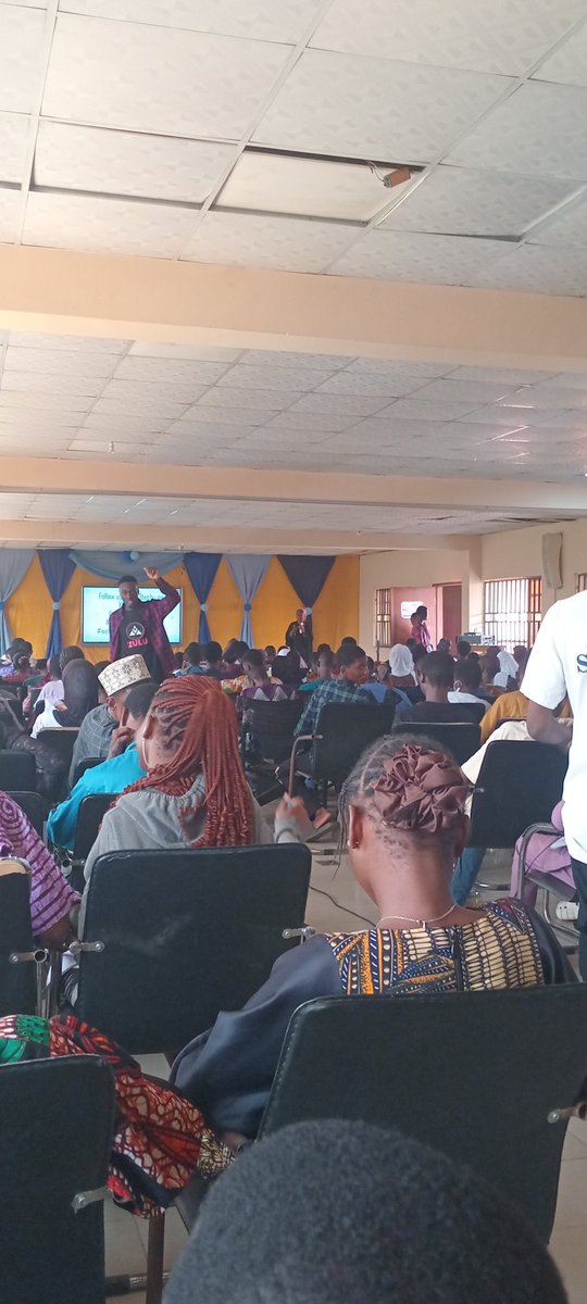 Lateefibrahim53's tweet image. @Web3TechU Live at web3 tech-u session..
Knowledge wey your fav idolo no fit share dey flow for here🙃😁 #web3techu