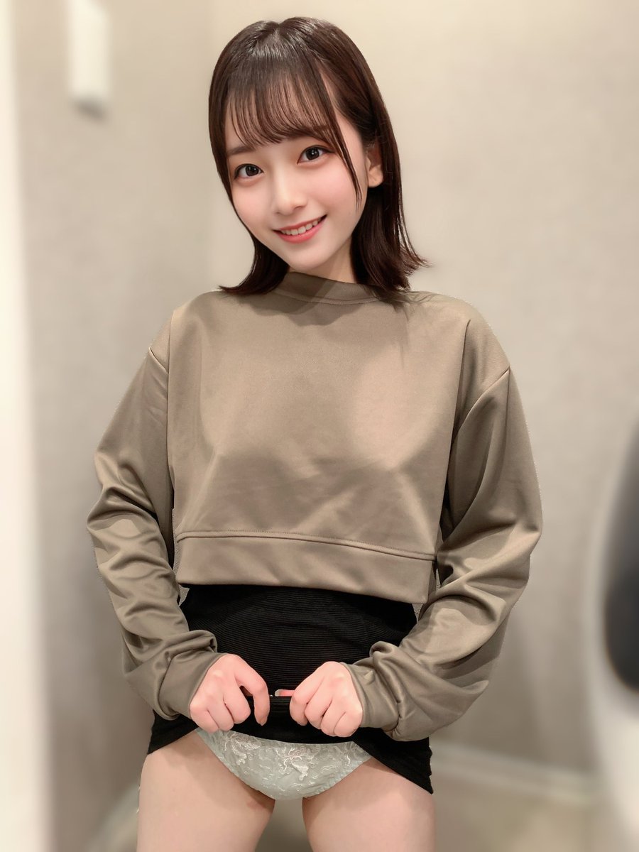この服ポッチが目立ち過ぎてた…