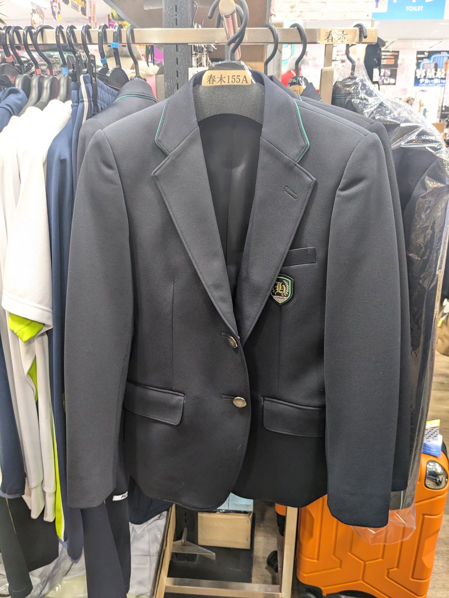 meirin_cat37's tweet photo. 岸和田市立 #春木中学校  #北中学校 の来春新入生の学生服採寸が始まっております。
狙い目はスタッフが2人おります、土日の13～17時です！平日の夕方よりも意外と空いてますのでラパークこられたついでに覗いてみて下さいね。
冬休みになるとお待たせする場合がありますのでご了承ください。 https://t.co/XmW4fvRTJ9