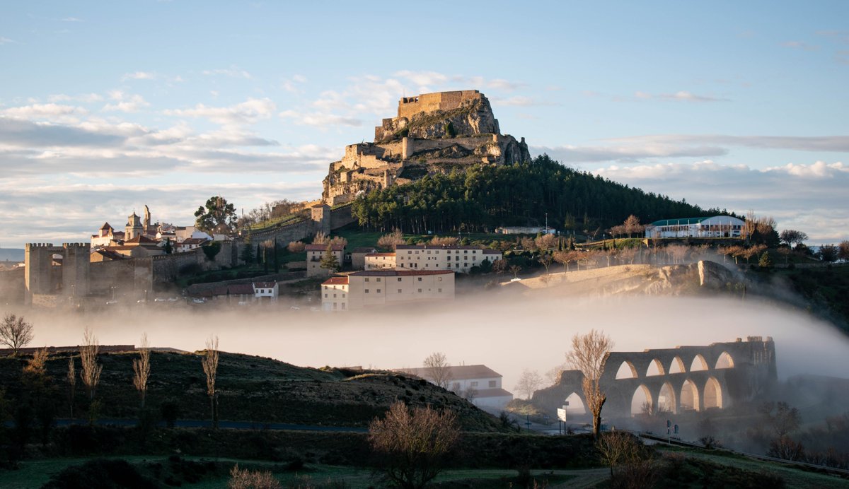 morellaturismo's tweet photo. 🌫️ La ciutat de #Morella sobre una espessa boira https://t.co/eyoFRphpds