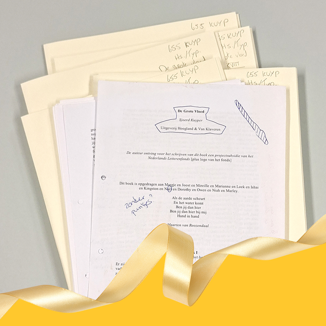 🎁#ADVENT! Dag 20: Manuscript De grote vloed van Sjoerd Kuyper, waar maar liefst 28 mappen, verdeeld over twee dozen, voor nodig zijn. Dat klinkt loodzwaar, ‘maar het wordt een hilarisch boek’, staat in een van de notities. 🌊
Bekijk hier meer: literatuurmuseum.nl/adventskalende…