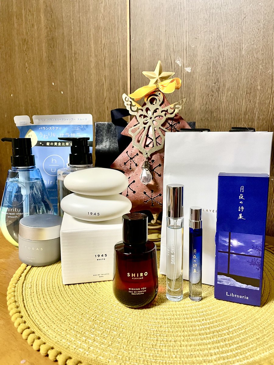 ClownCrownNuma's tweet photo. 本日の戦利品
#Sholayered 1945 White 50ml
#LibroAria 月夜の詩集 9ml
#Risingwave Light Blue 15ml
#Shiro Wishing you 50ml
#Shiro Freesia Mist 460ml
#hiritu balance repair
#ETORAS Rare Balm 80g https://t.co/lWkIFirvZ8