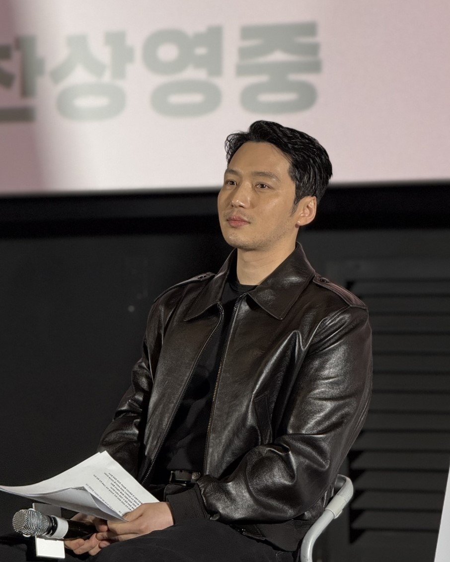 kidari_movie's tweet photo. 이옥섭 감독 ”우리를 향한 위로와 용기가 그대로 담겨 있다”
변요한 “넘어져도 된다, 한번 더 일어나라는 메시지가 들렸다”

변요한 X 이옥섭 감독과 함께한
<1승> 스페셜 GV 다시보기👀✨

“땀 흘리는 선수들에게서 나를 발견한다”
<1승> 극장에서 #절찬상영중
❣️프로필 링크에서 예매하기

#1승 #신연식 감독
#송강호 #박정민 #장윤주