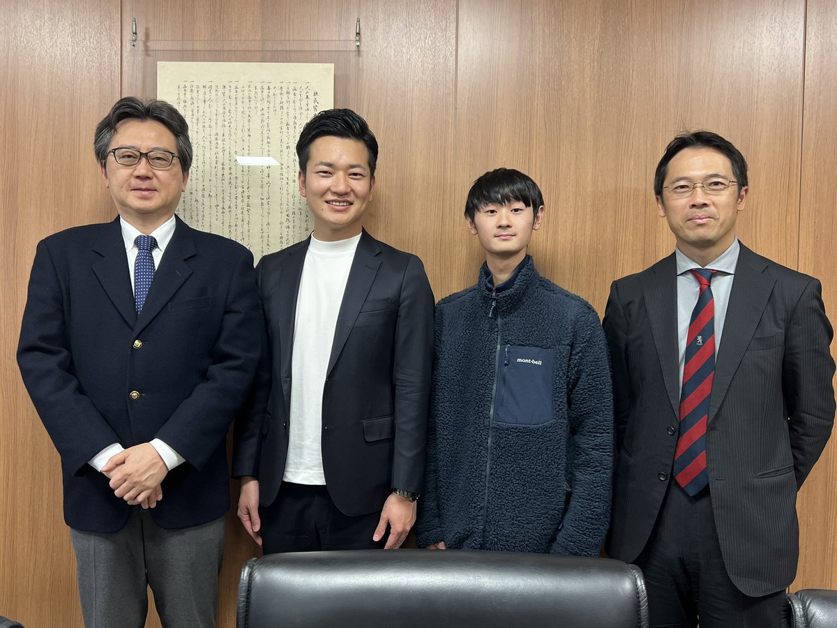 haradaryo_net's tweet photo. 本日は #大阪大学 で四限の授業をさせていただきました。政治や行政について、皆さんの質問にもすべてお答えしました。

政治や行政に興味を持ってくれて、「政治家になりたい！」「市役所で働きたい！」などの前向きな意見を聞けたことは嬉しかったです。

また、法学部長の武田邦宣先生とも意見交換させていただき、私にとっても学び多き時間でした。
こうして母校に呼んでいただけるのは嬉しい限りです。

今後も、大阪大学との連携をさらに加速するとともに、優秀な学生を市役所にリクルートしてまいります。