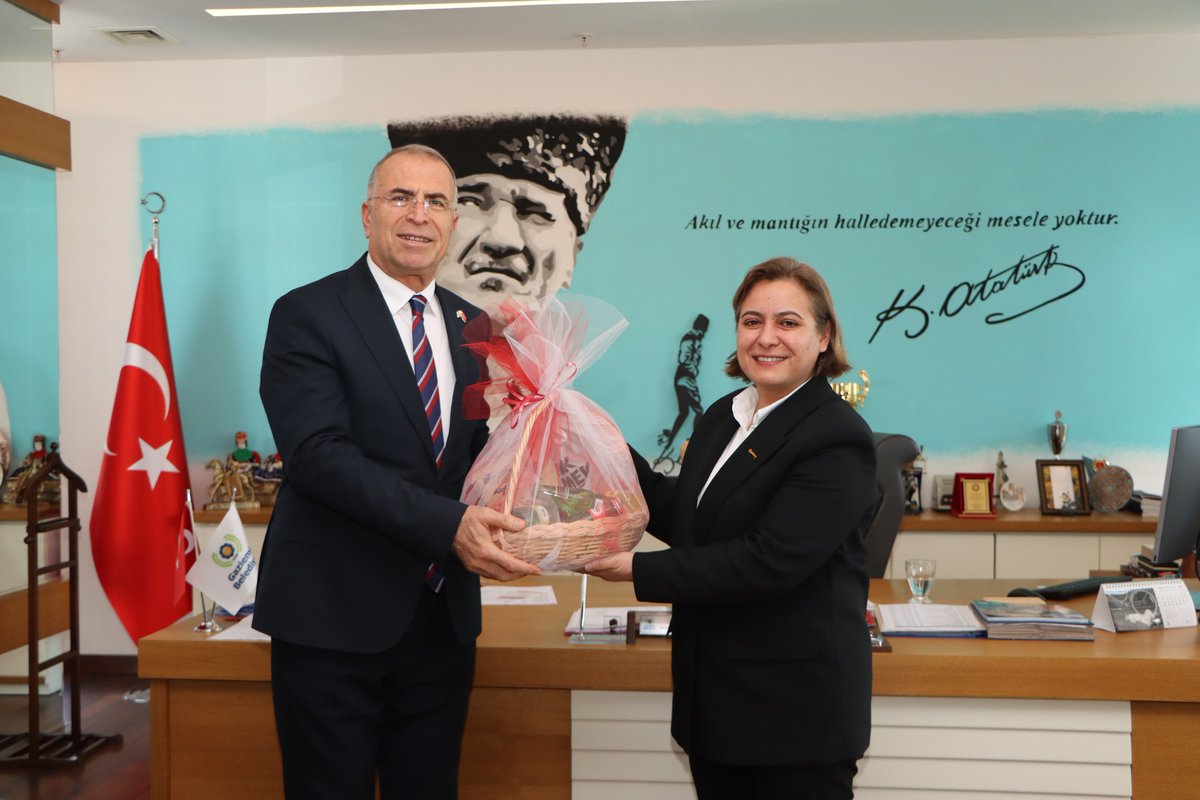 Kulabelediyesi's tweet photo. Kula Belediye Başkan Vekili Semra Gündüz, yerel yönetimlerde işbirliği ziyaretleri kapsamında İzmir'in Karşıyaka, Gaziemir ve Urla Belediye Başkanları ile bir araya geldi. https://t.co/qy4ZbsP62S