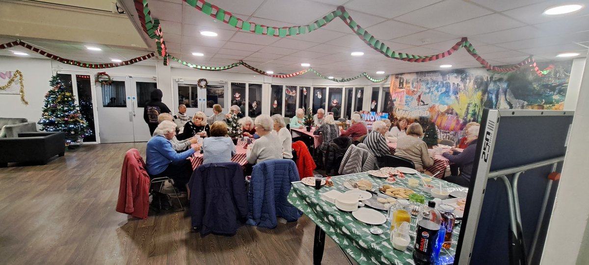 RavenheadFoyer's tweet photo. We are incredibly fortunate to have such a wonderful and generous bunch of people supporting us year in, year out and this is our little way of giving something back to them. Big thanks to everyone who got involved in what proved to be another great, festive afternoon 🥰 https://t.co/kgeBJgzIks