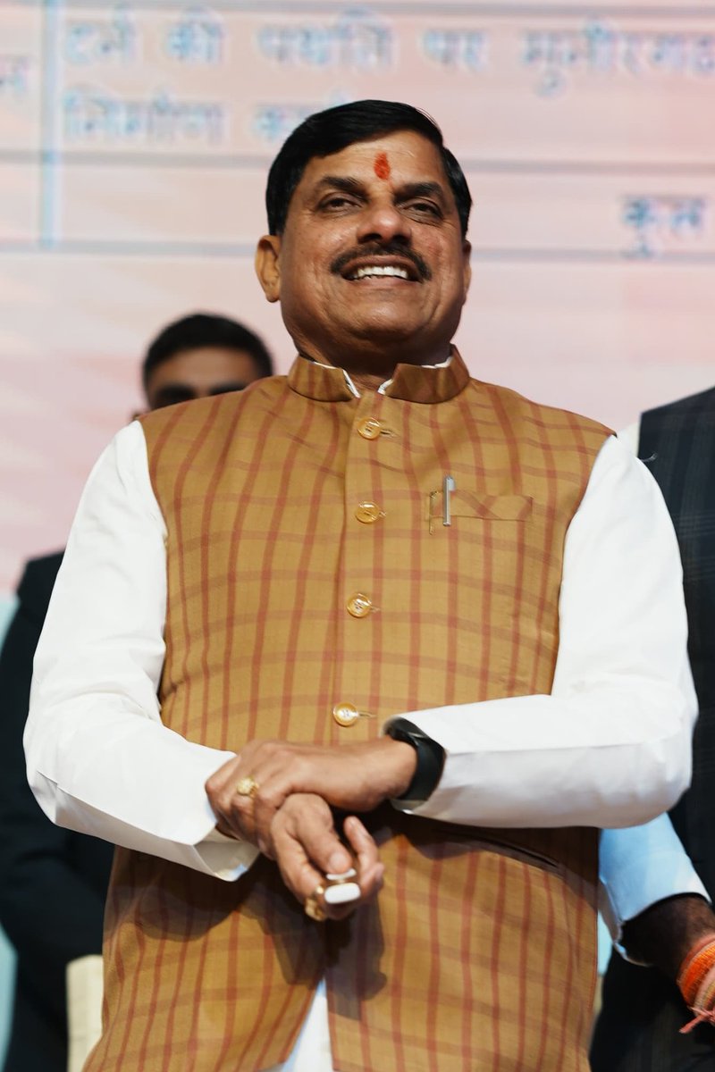 CMMadhyaPradesh's tweet photo. "जनकल्याण पर्व"
समृद्धि की ओर मध्यप्रदेश...

मुख्यमंत्री डॉ. मोहन यादव ने आज कुशाभाऊ ठाकरे सभागार, भोपाल में आयोजित कार्यक्रम में भोपाल संभाग के विभिन्न जिलों में ₹758 करोड़ लागत के विकास कार्यों का लोकार्पण व भूमिपूजन कर सौगातें दीं।

@DrMohanYadav51 #MadhyaPradesh #मुख्यमंत्री_जनकल्याण_अभियान #जनकल्याण_पर्व_MP #1YearOfMohanYadavSarkar #MyCM