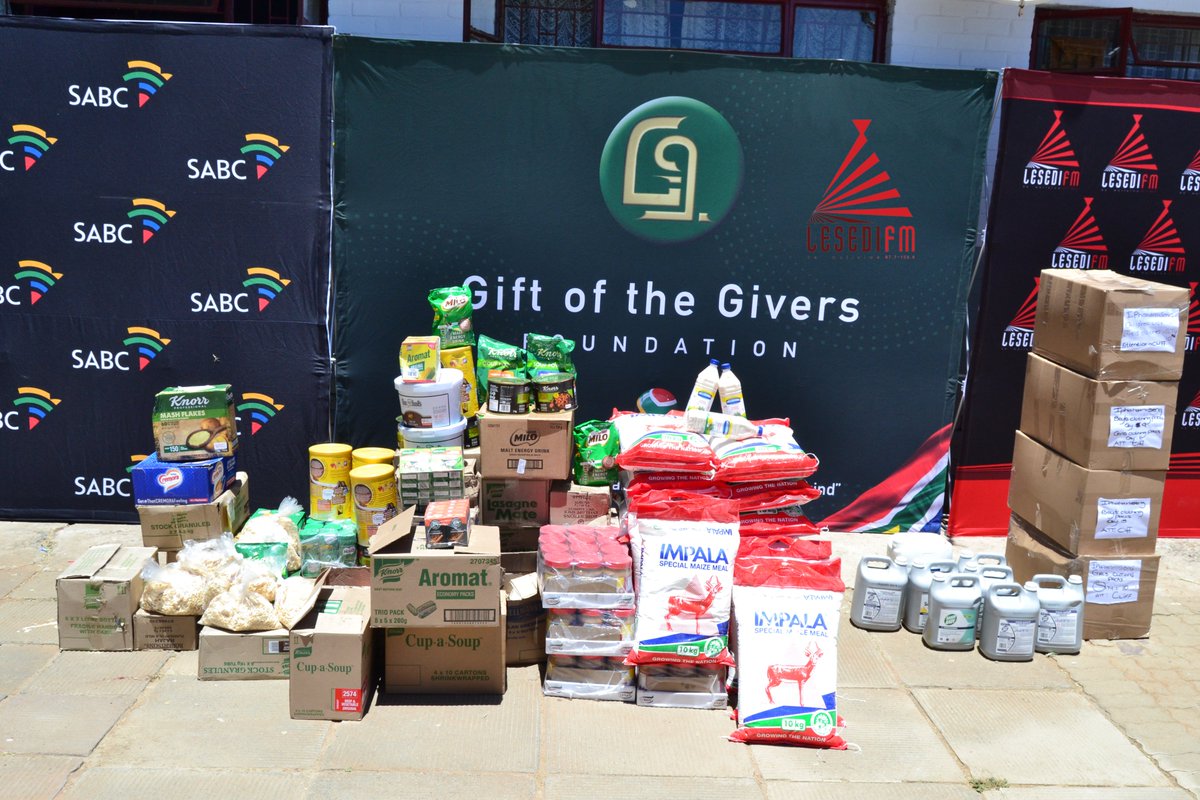 LesediFM's tweet photo. Kajeno re hasa #Itlhabolle le Tholoana Moletsane #IphahamisengChildAndYouthCentre #BathoLocation #Bloemfontein #GiftOfTheGivers #SABCCSI Gift Of The Givers: Clifford Mabe Lesedi FM Programmes Manager: Mannini Nyokong https://t.co/CZhCxDAXVe