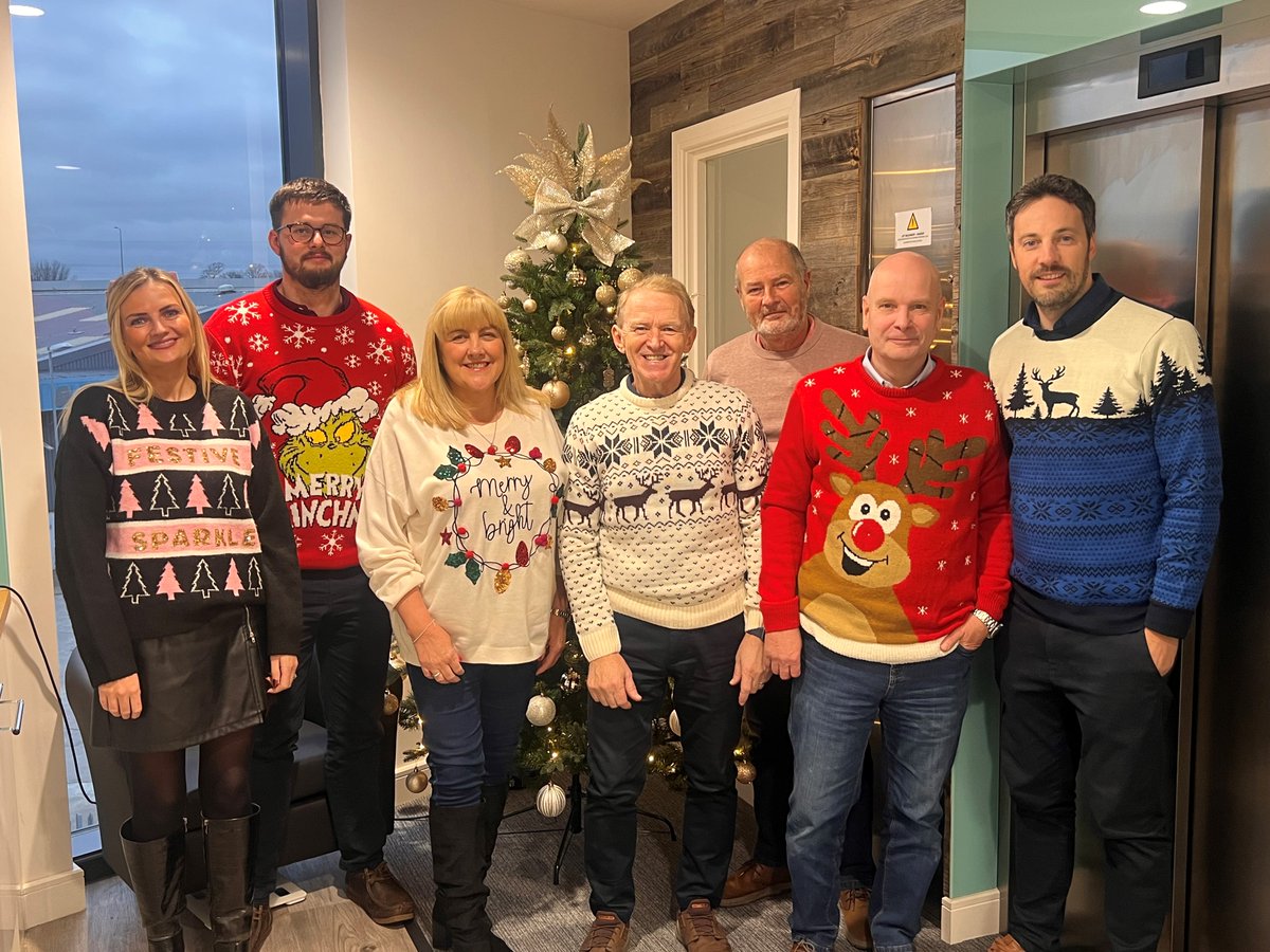 #TeamWillis are getting into the festive spirit after #ChristmasJumperDay 🎅Great effort at Head Office and on site raising awareness for Save the Children: savethechildren.org.uk/christmas-jump…
#BuildingABrighterTomorrow #MakeADifferenceThisChristmas