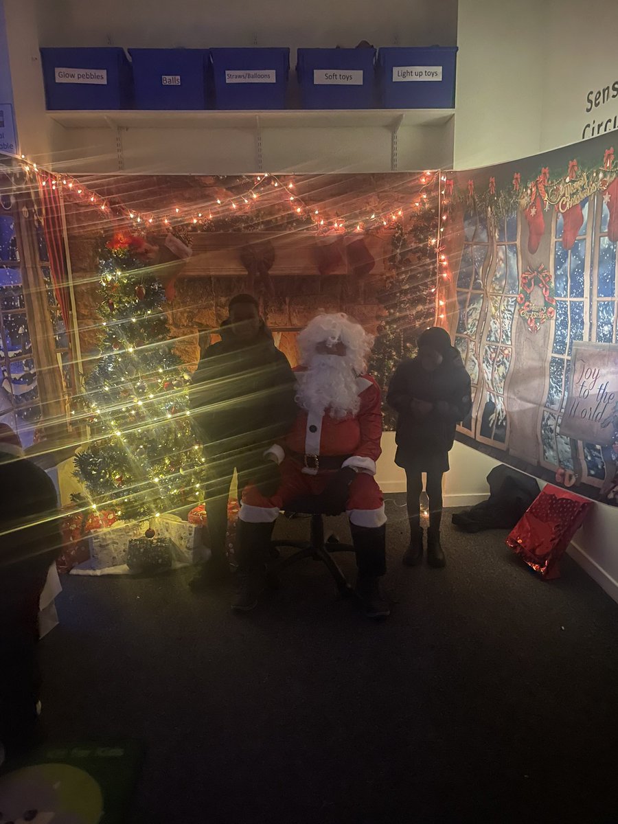 MPAmossbourne's tweet photo. It was warming to the spirit to see our families enjoying our Winter Wonderland yesterday, organised by our kind parent reps- including a visit from the big man himself! 🎅🏽
#ParksidePride https://t.co/4EBwJs3S6N