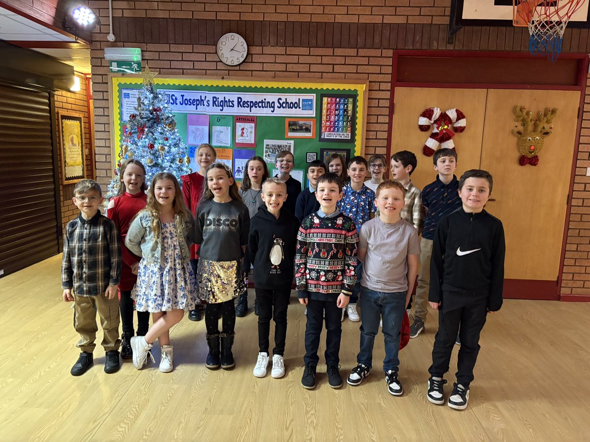 MrsOJoe's tweet photo. P5 had their Christmas Party! Christmas-oke, Scottish Dancing, a fair amount of knee slides, party games and general dancing! @stjosephsps @MrsDandMrsG #thestjoesstory #CircassianCircle #CanadianBarnDance #ChaChaSlide #Superman #Macarena https://t.co/GwJ6qrRRxs