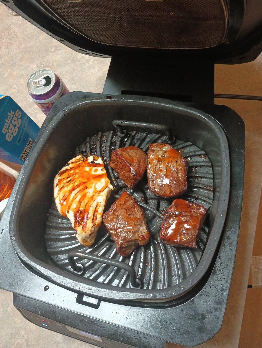 Friday feed <a href="/ZackStrength/">Zack Strength</a> <a href="/CoachTonySkinn/">Tony Skinn</a>