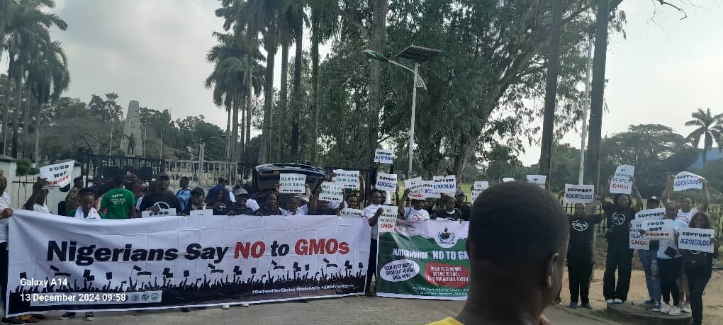 Nnimmo (@nnimmob) on Twitter photo Port Harcourt loudly saying #NoGMOs!
#BanGMOs
For our health and for our environment!!
<a href="/GMOFreeNigeria/">GMO-FreeNigeria Alliance</a> Port Harcourt loudly saying #NoGMOs!
#BanGMOs
For our health and for our environment!!
<a href="/GMOFreeNigeria/">GMO-FreeNigeria Alliance</a>