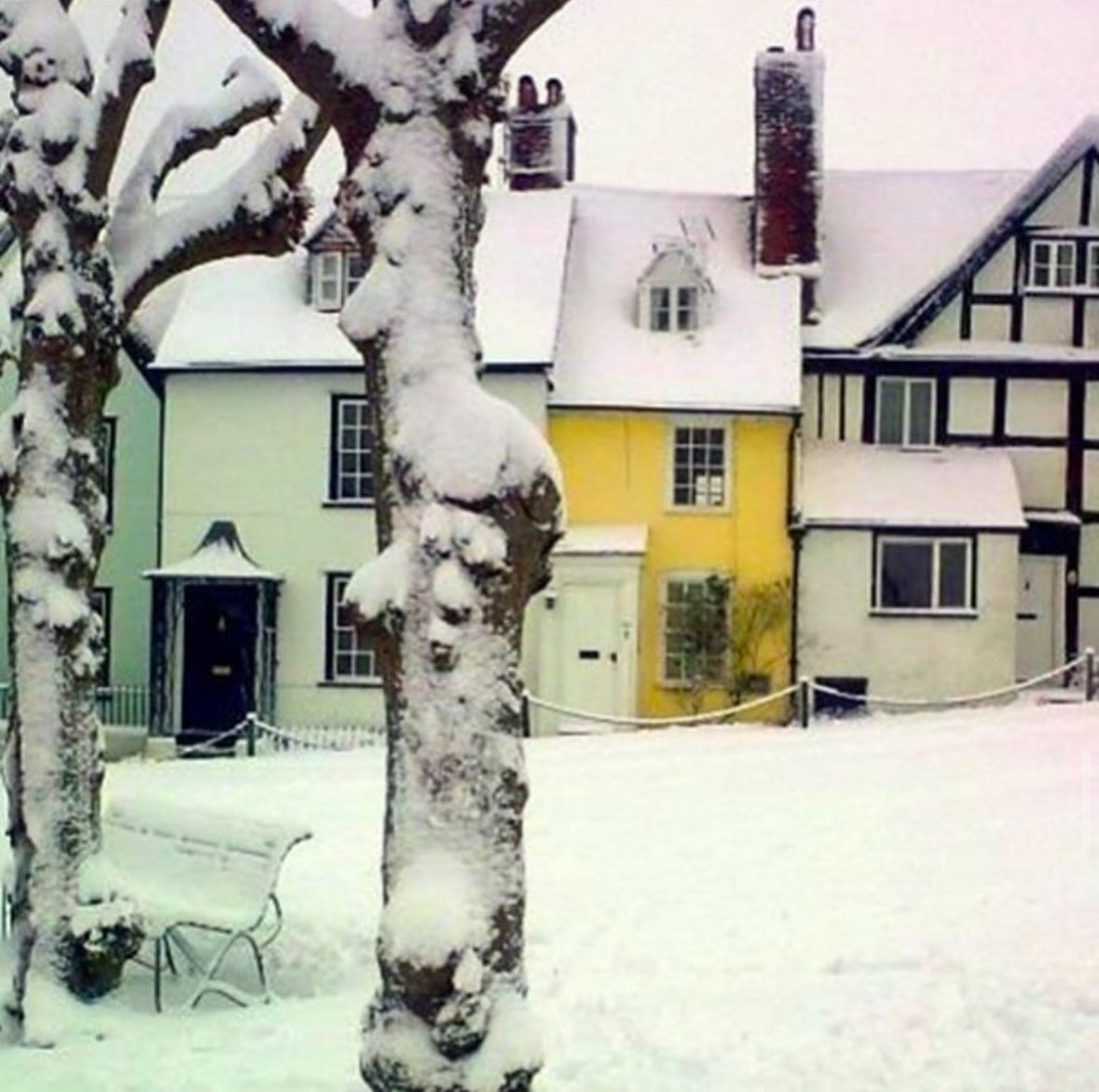 Marlborough &amp; Area Weekly News 
pennypost.org.uk/marlborough-we…
Affordable homes, volunteers, a director, treats, gifts, cold water, stockings and grants from Marlborough Town Council. 
Upcoming Marlborough area events include Gift &amp; Craft Market. Plus regular events and group activities