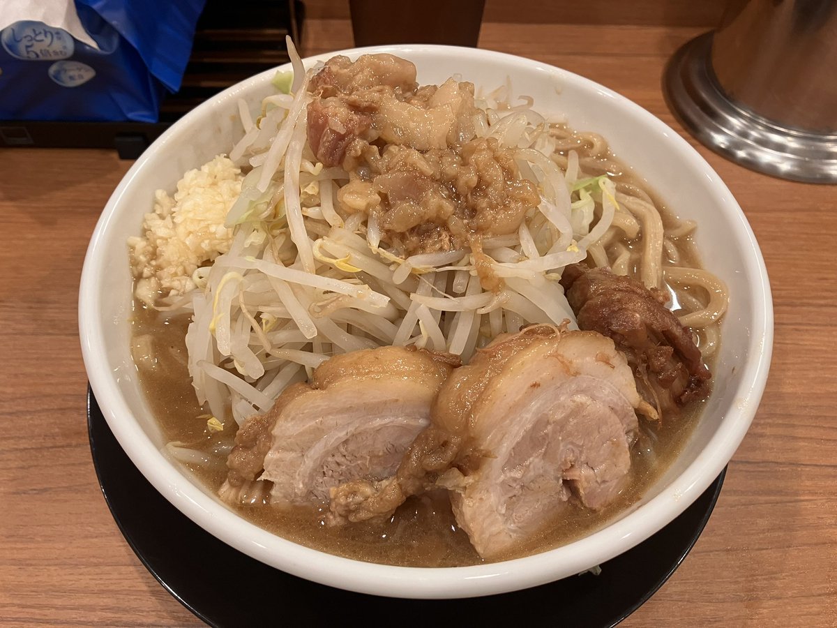subae_p's tweet photo. うちの近くにで新しくできた二郎系。チャーシューうまい。 https://t.co/tt8FKKkuUl