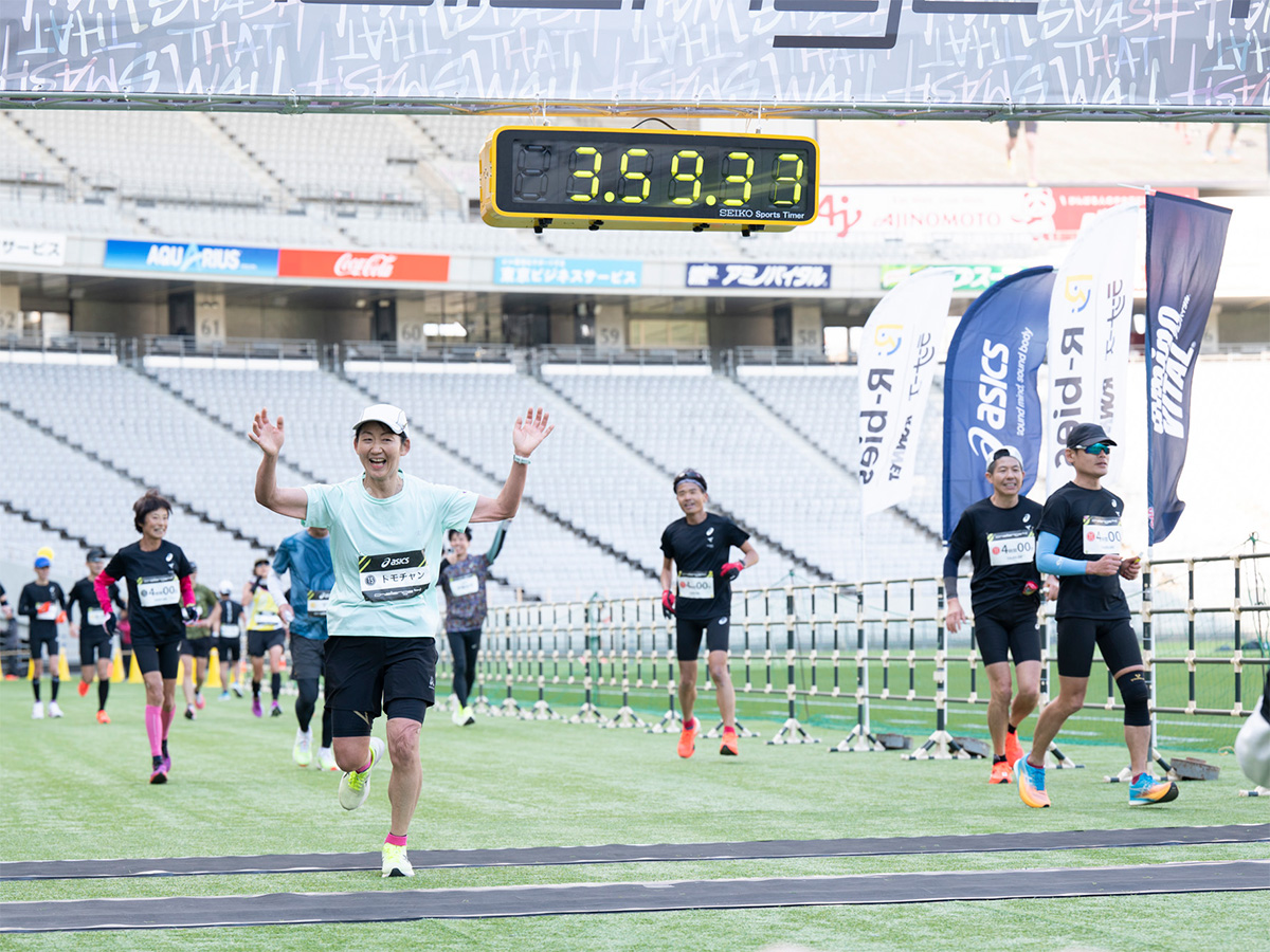 ASICSRunningJP's tweet image. #Challenge4 Tokyo大会が終了。

​見事221名がサブ4を達成！
参加者、ペーサー、沿道での応援やボランティア、全員で作り上げた素晴らしい大会へ拍手を👏

S4+ YOGIRIも多くの参加者のサブ4達成をアシスト👟
※レンタルも含む​

​@Challenge4_JPN