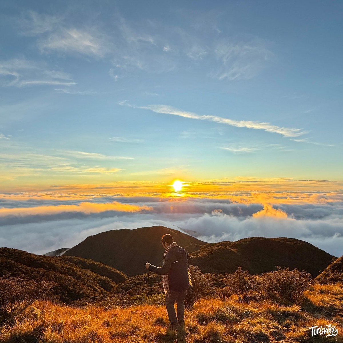 turistaboy's tweet photo. Ang pagbalik sa pinakaunang bundok na minahal ko – salamat din sa mga ulap, na tumangay sa lahat ng problema kahit panandalian lang. ⛰️☁️
Penultimate ganap for 2024! Tara, let’s bundok ourselves!
#TuristaBoy #TravelWithYel #Northcon #MountPulag #FindYourselfInTheCordilleras https://t.co/RCVu3MyIam