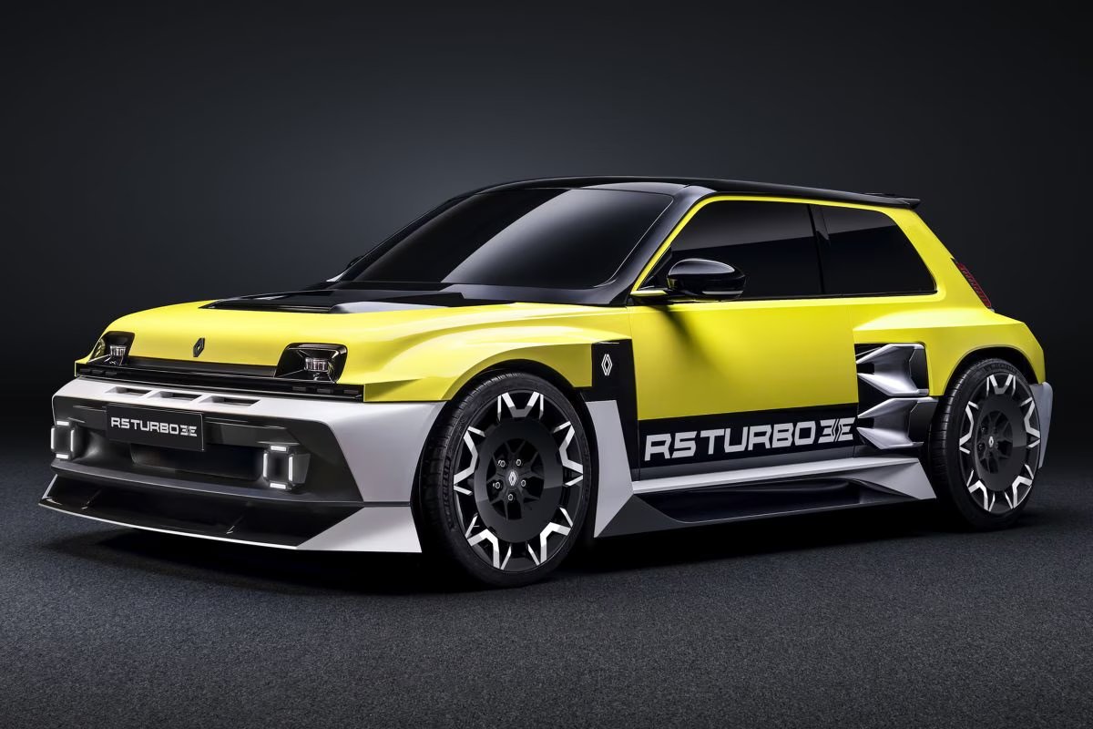 MrCarFacts's tweet photo. The Renault 5 Turbo is BACK!

Renault just unveiled the 5 Turbo 3E and YES, it will go in production (as a Renault, not as an Alpine!). It has two electromotors, both on the rear wheels! So unlike the R5 and A290, it will be RWD! And how much power you ask? 

500HP! 🔥🔥🔥 https://t.co/SslrqSEq7V