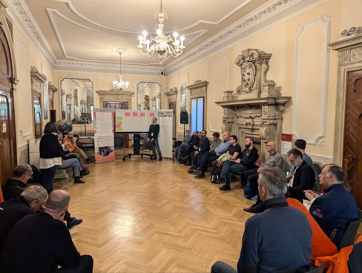 📢 La giornata dei tavoli di lavoro al FOSS4GIT-OSMit è iniziata.
📋 Il programma prevede:
- 10:30 - 12:30 lavoro in gruppi
- 12:30 - 13:00 visita guidata al museo di geografia 
- 13:00 -14:30 pranzo
- 14:30 -15:30 conclusione tavoli di lavoro
- 15:30 - 16:30 sessione di chiusura