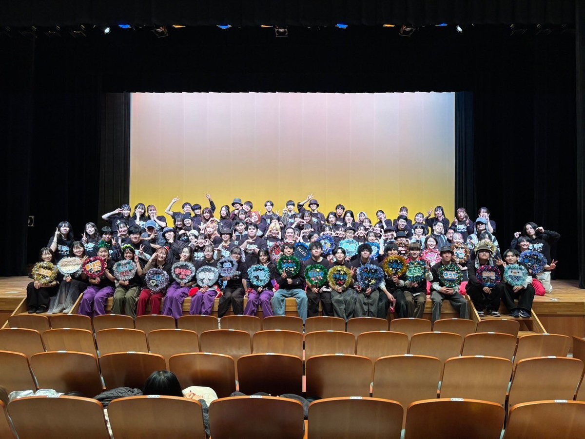 卒業公演fin✨

無事に卒業公演が終了しました！ご来場いただいた皆様ありがとうございました！！
温かい拍手や一緒に盛り上がっていただき、楽しく公演を行うことができました！

本当にありがとうございました！！