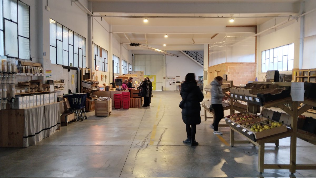 FarapiKoop's tweet image. Gaur @BiziolaSarea-ra etorri gara bisitan, eta @redcimas-ekin egiten ari garen partaidetza formakuntzaren azken saioa egin dugu bertan.
Tomas Villasante partaidetzan adituarekin saio berezia egin dugu gaur, eta egunerokotasunean sortzen zaizkigun zalantzak eta gogoetak partekatu.