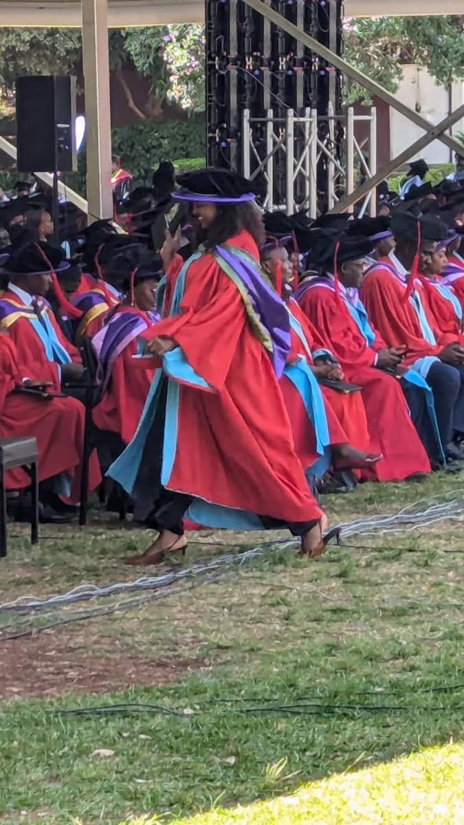 elisap117's tweet photo. A whole doctor 🎉🥳 https://t.co/NldXWCJvRd
