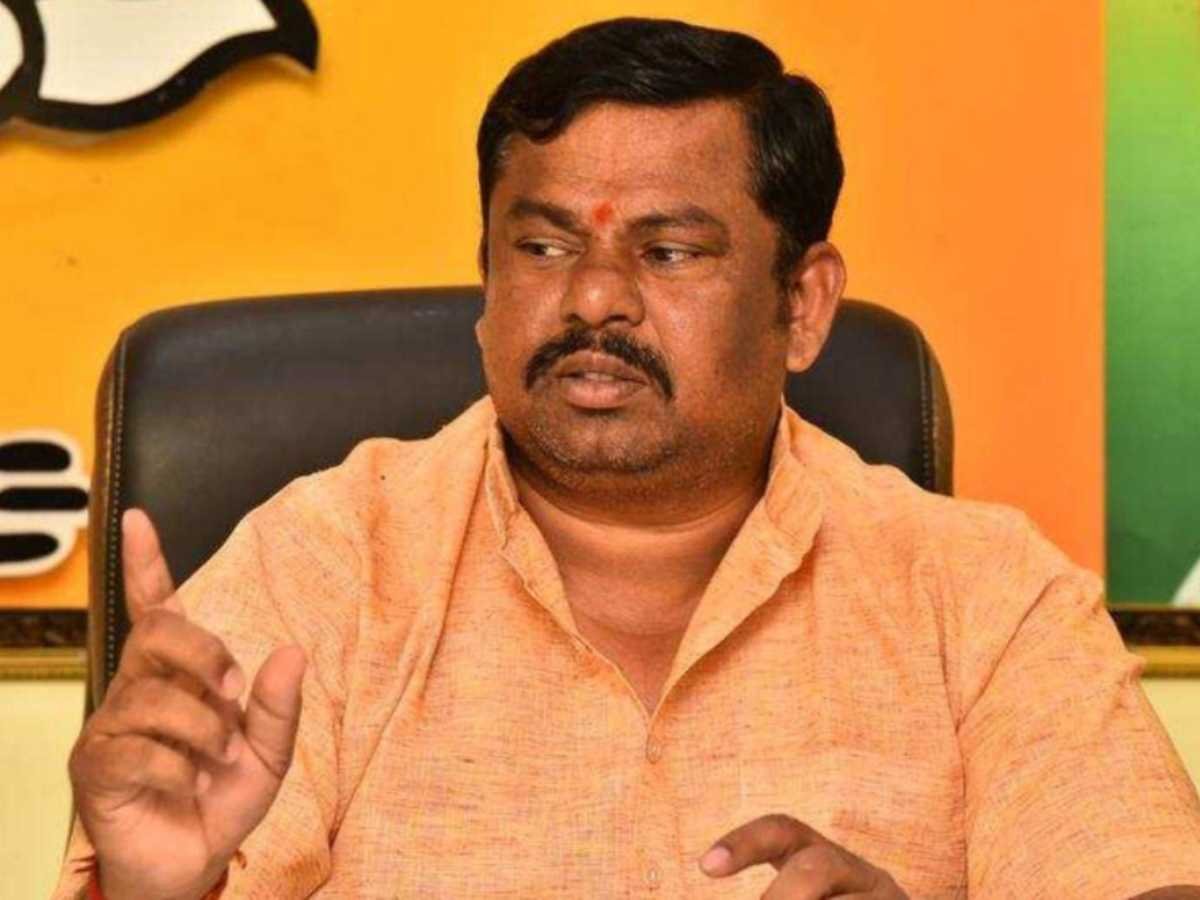 HashtaguIn's tweet photo. సంధ్య థియేటర్ ఘటనకు అల్లు అర్జున్ కారణం కాదు. పోలీసుల వైఫల్యమే కారణం... ప్రభుత్వం ఆత్మపరిశీలన చేసుకోవాలి - బీజేపీ ఎమ్మెల్యే రాజాసింగ్ #BJP #lmla #rajasingh #AlluArjun𓃵 #Sandhya70mm #Pushpa2ThaRule #AlluArjunArrest #HashtagU https://t.co/3wPJ5EFveD