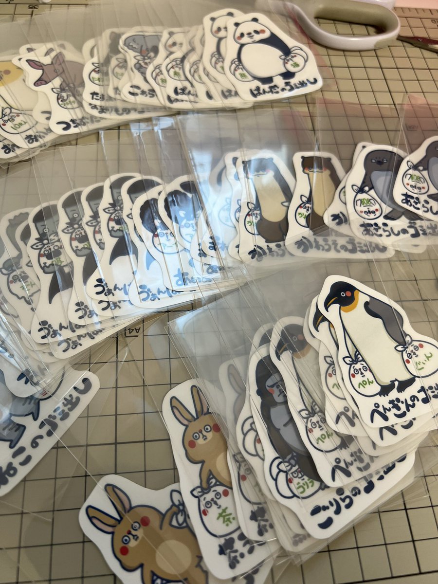 gomi_usagi_30's tweet photo. #デザフェス落選虚無の会

ゴミ袋のうさぎ5年目…
初デザフェス落選して虚無のゴミ袋です。

最近はいろんないきものがゴミ出ししてるイラストあげてます。
よろしくお願いします。

落選した人ハッシュタグお好きに使ってください… https://t.co/ff2Gj8g0Yn