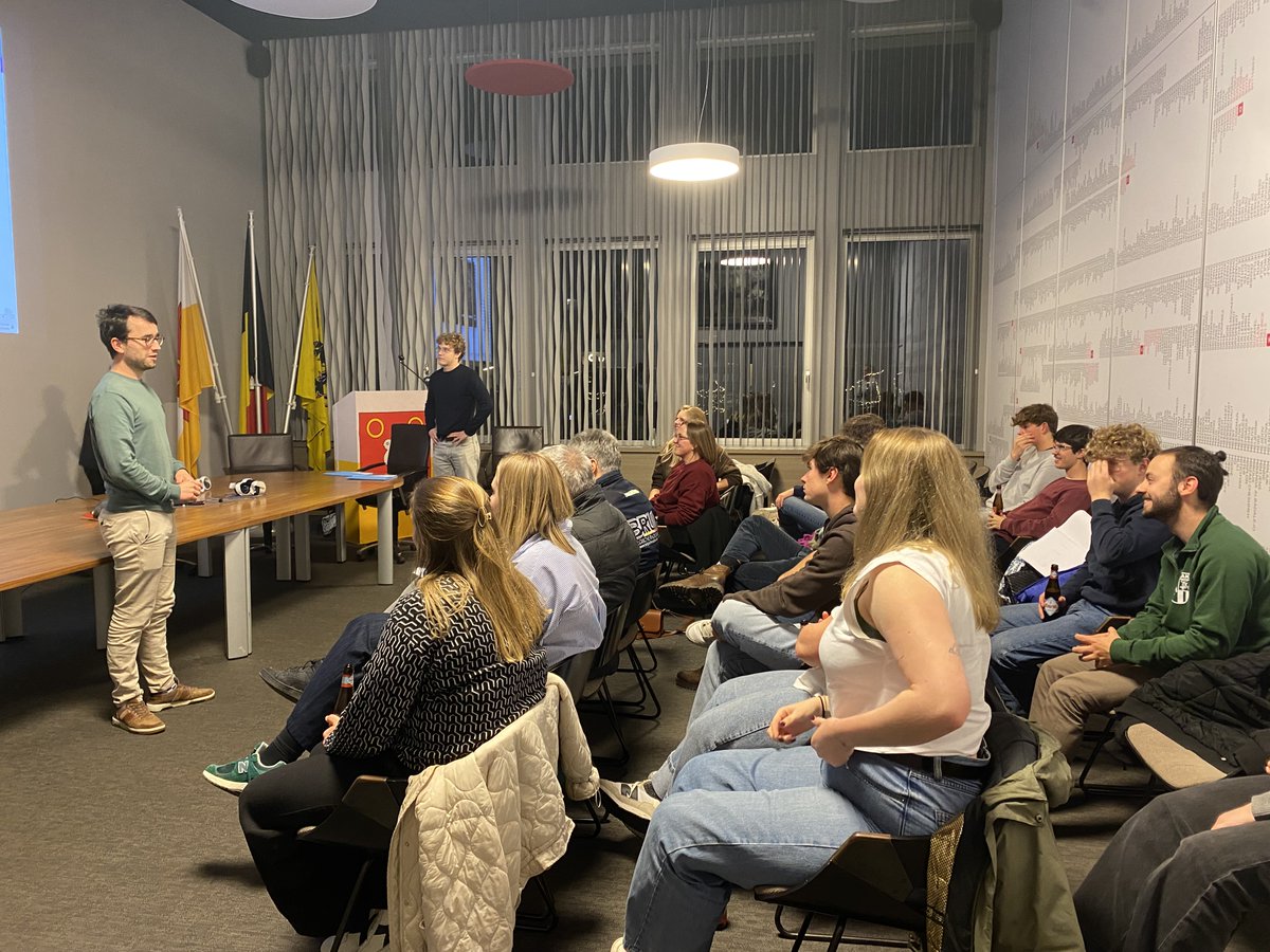 GemeenteKuurne's tweet photo. Jongeren van het jeugdhuisbestuur en Chiro Kuurne en KSA Ambroos dachten samen na over de herinrichting van jeugdhuis ’t Molentje tijdens een aantal workshops. 
Het resultaat is het vernieuwend jeugdhuis in alle aspecten. https://t.co/LbSzN2injs... Jeugd Kuurne @howestbe https://t.co/GXiFtiUNxn
