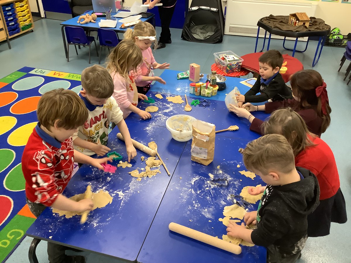 CaythorpeSchool's tweet photo. With support and guidance, children in EYFS independently made their own gingerbread biscuits using their prior knowledge of mixing, rolling, squeezing and pressing the shape cutters. #nurturinghearts #inspiringminds #EYFS #Baking https://t.co/e0ZFmVJzhw