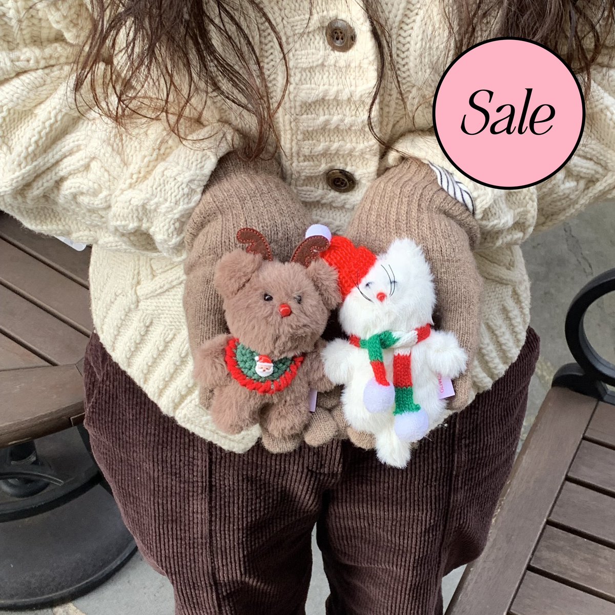 olivet_official's tweet photo. #RT 추첨 두 분께 인형 키링을 선물로 보내드려요 ✨

✨ Christmas edition SALE ✨ 

크리스마스를 앞두고 선물 준비하시는 분들이 많을 것 같아
준비해본 세일 🎁 

트리에 걸어 장식해도 좋은
올리베의 크리스마스 에디션 올곰이, 올냥이 🐻🐱

지금 올리베 자사몰에서 2만원 초반대로 만나보세요! https://t.co/7I8WRmoe3k