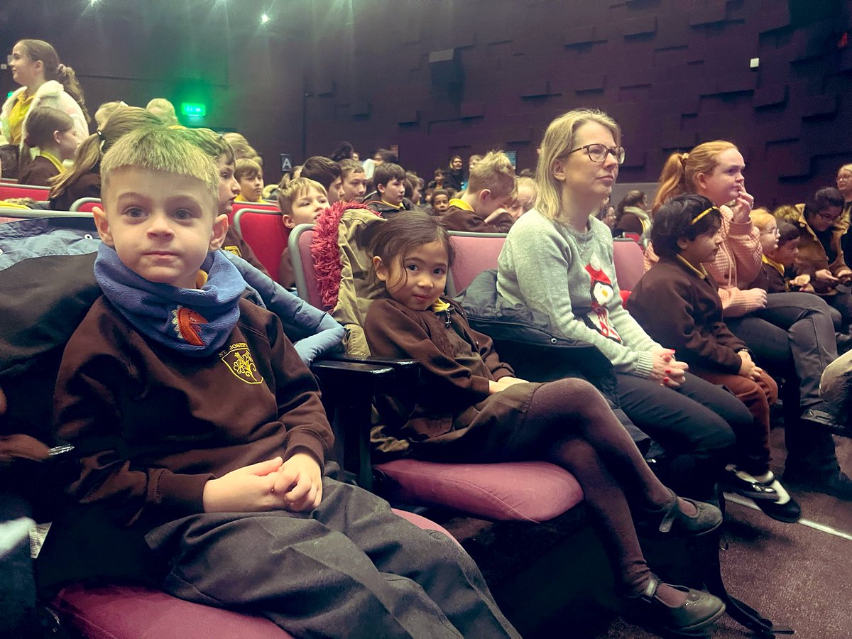 StJosephs775's tweet image. We have arrived safely, sitting in the warm and getting very exited! 🎅🏼🎄 #ItsBeginningToLookAlotLikeChristmas #HesBehindYou! #PantoTime @WatersmeetVenue