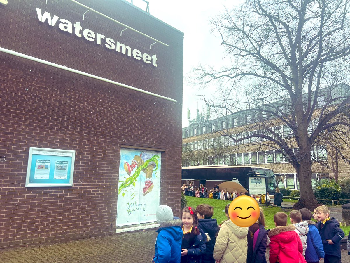 StJosephs775's tweet image. We have arrived safely, sitting in the warm and getting very exited! 🎅🏼🎄 #ItsBeginningToLookAlotLikeChristmas #HesBehindYou! #PantoTime @WatersmeetVenue