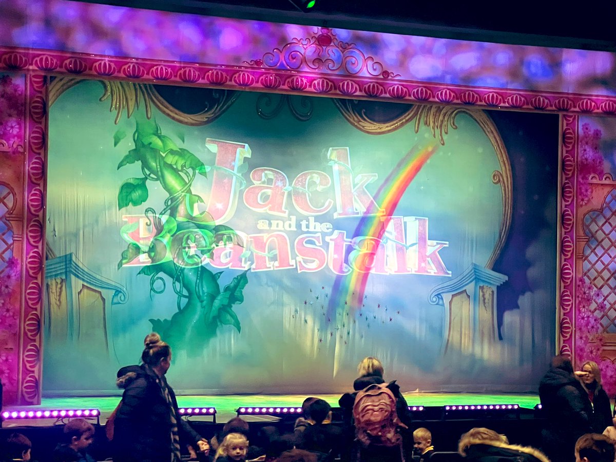 StJosephs775's tweet image. We have arrived safely, sitting in the warm and getting very exited! 🎅🏼🎄 #ItsBeginningToLookAlotLikeChristmas #HesBehindYou! #PantoTime @WatersmeetVenue