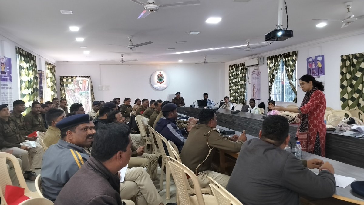 ylacofficial's tweet photo. 🧵🌐 Building a Safer Digital Future🌟
In collaboration with @UNICEFIndia and the Jashpur Police Department in Chattisgarh, @ylacofficial ) proudly launched the #ClickSafe initiative to combat cyber-enabled crimes and create a safer digital space for children. https://t.co/ncOIwCN8Ja