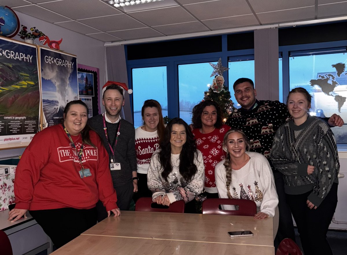 Team Humanities fully embracing Christmas Jumper Day yesterday 🎅🏼🎄🎁