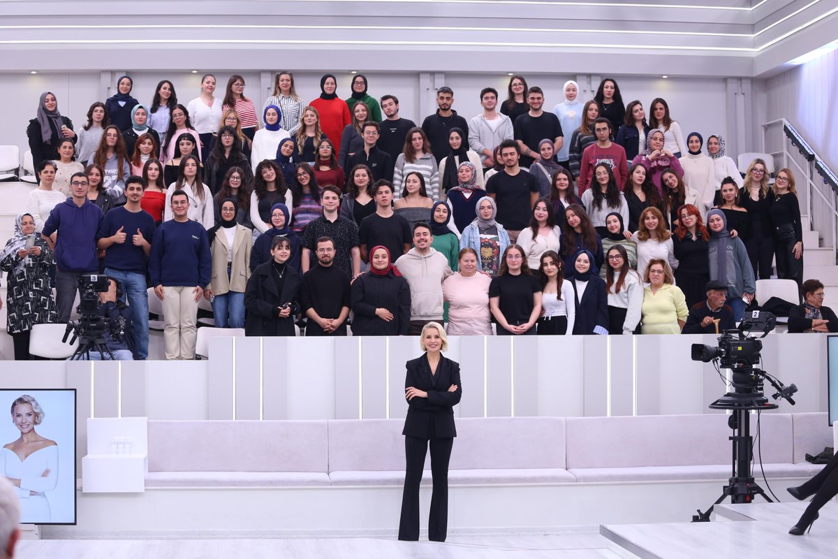 Marmara Üniversitesi Yeni Medya Kulübü olarak canlı olarak ATV’de ekranlara gelen Esra Erol’da programına konuk olduk 🤩

Stüdyo çekim süreçlerini gözlemleme fırsatı yakaladığımız ve canlı yayıncılığı yerinde izlediğimiz stüdyo/çekim gezimizde keyifli anlar yaşadık 🫶