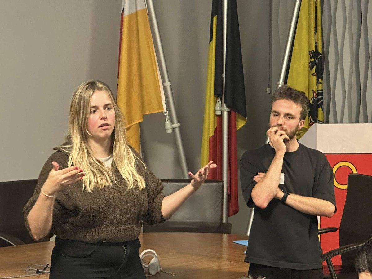 Jongeren van het jeugdhuisbestuur en Chiro Kuurne en KSA Ambroos dachten samen na over de herinrichting van jeugdhuis ’t Molentje tijdens een aantal workshops. 
Het resultaat is het vernieuwend jeugdhuis in alle aspecten. kuurne.be/.../jongeren-b…... Jeugd Kuurne @howestbe