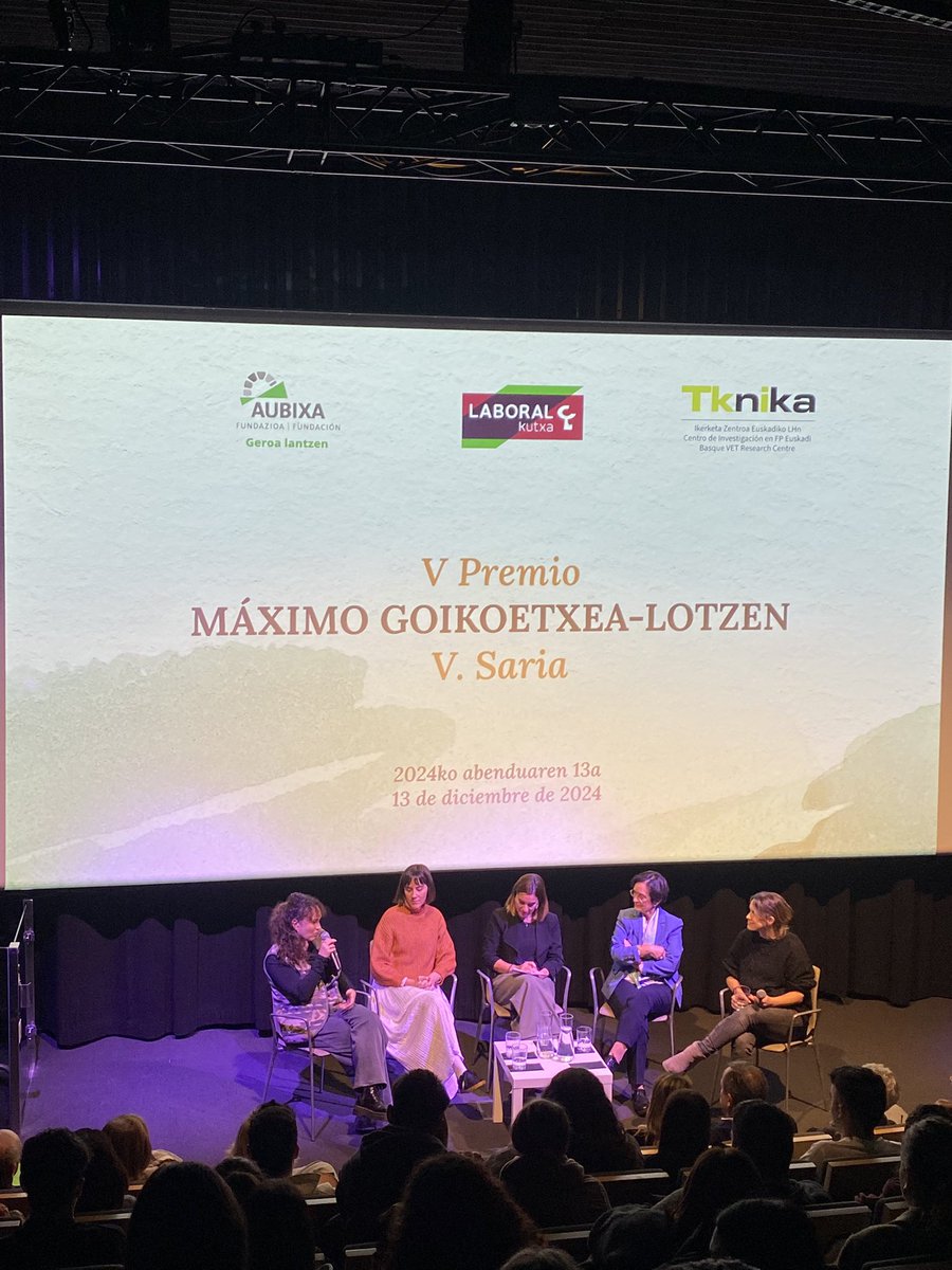 Txirikorda,Belaunaldien arteko etxebizitza komunitarioko partaideekin batera, Eli Genua eta Ane Arruabarrenak mahai-ingurua osatzen dute