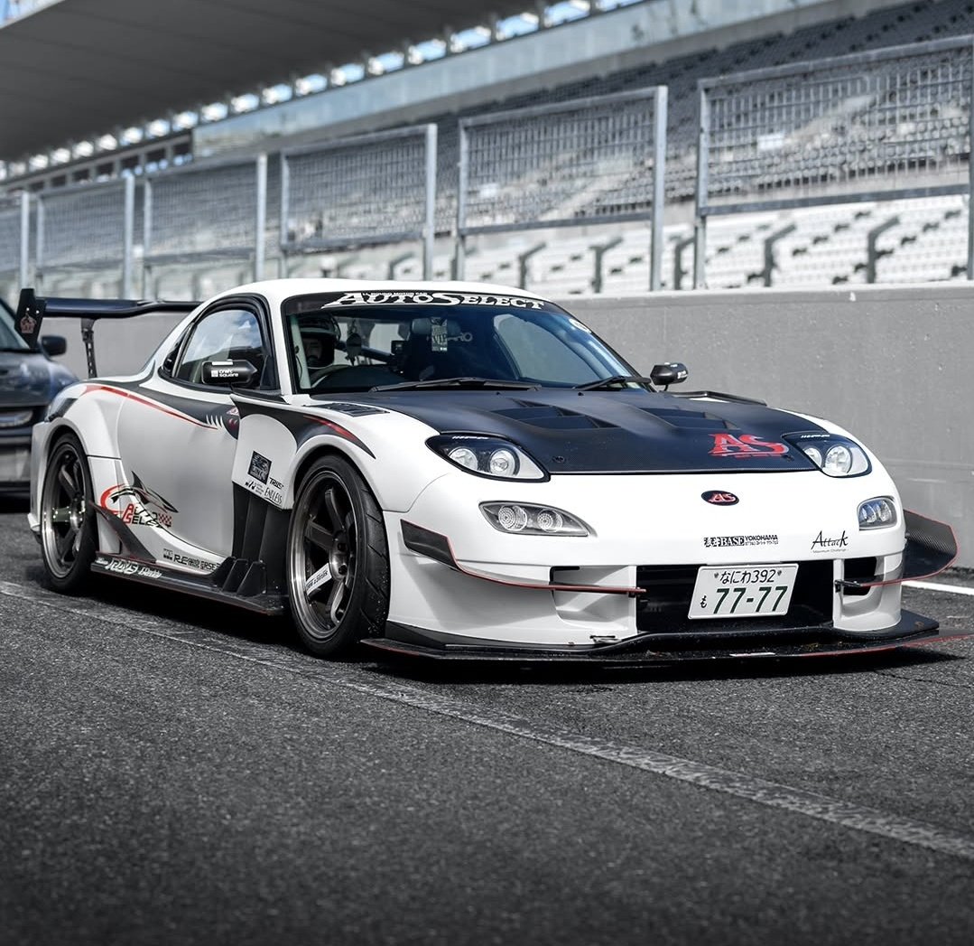 YoungBape4's tweet photo. @carx_technology Hi Carx Technology, it would be great if you added this body kit for the Mazda rx7🤞🏾🙏🏾 https://t.co/9MzNjKzuLu