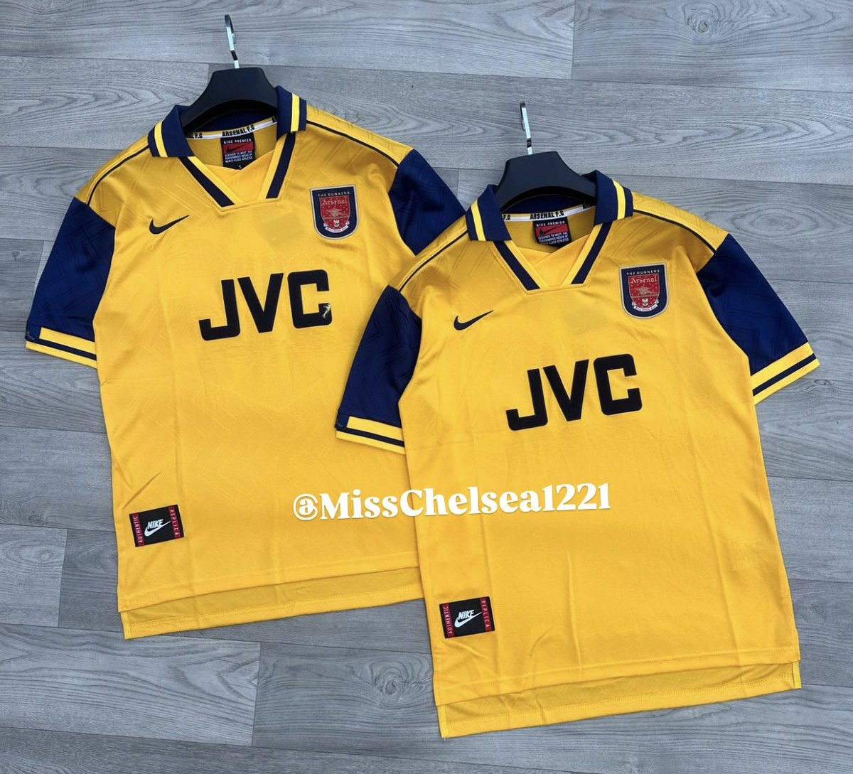 MissChelsea1221's tweet photo. Naomba Mshow #Love kwa Repost🙏😍

Jez za Zaman (Vintage) 35,000/=

0714336827

#MIKOA YOTE TUNATUMA https://t.co/UU7gyp1mAb